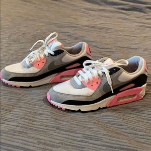 Women’s Nike Air Max 90